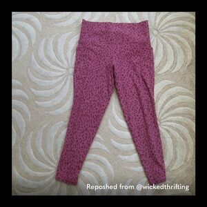Athleta Salutation Stash Pocket II 7/8 Tight/Legging Size M Pink Leopard Print